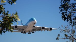 Avion dans les airs