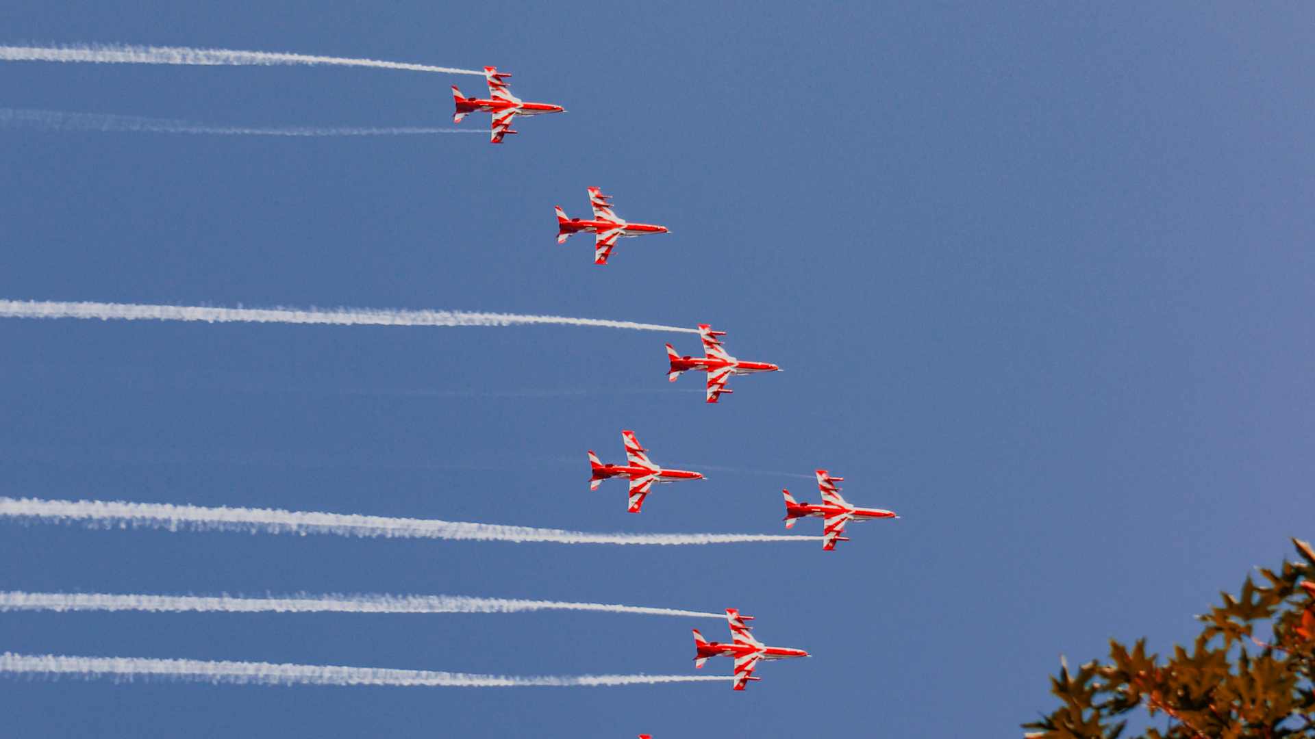 Six avions dans les airs