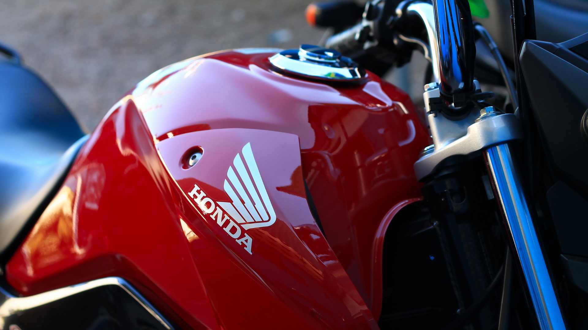 Moto honda rouge