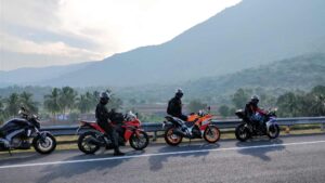 Groupe de motard sur des motos Honda