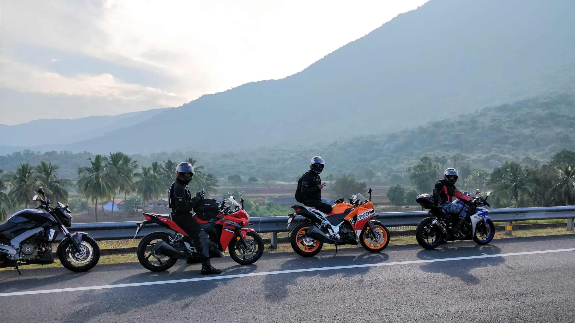 Groupe de motard sur des motos Honda