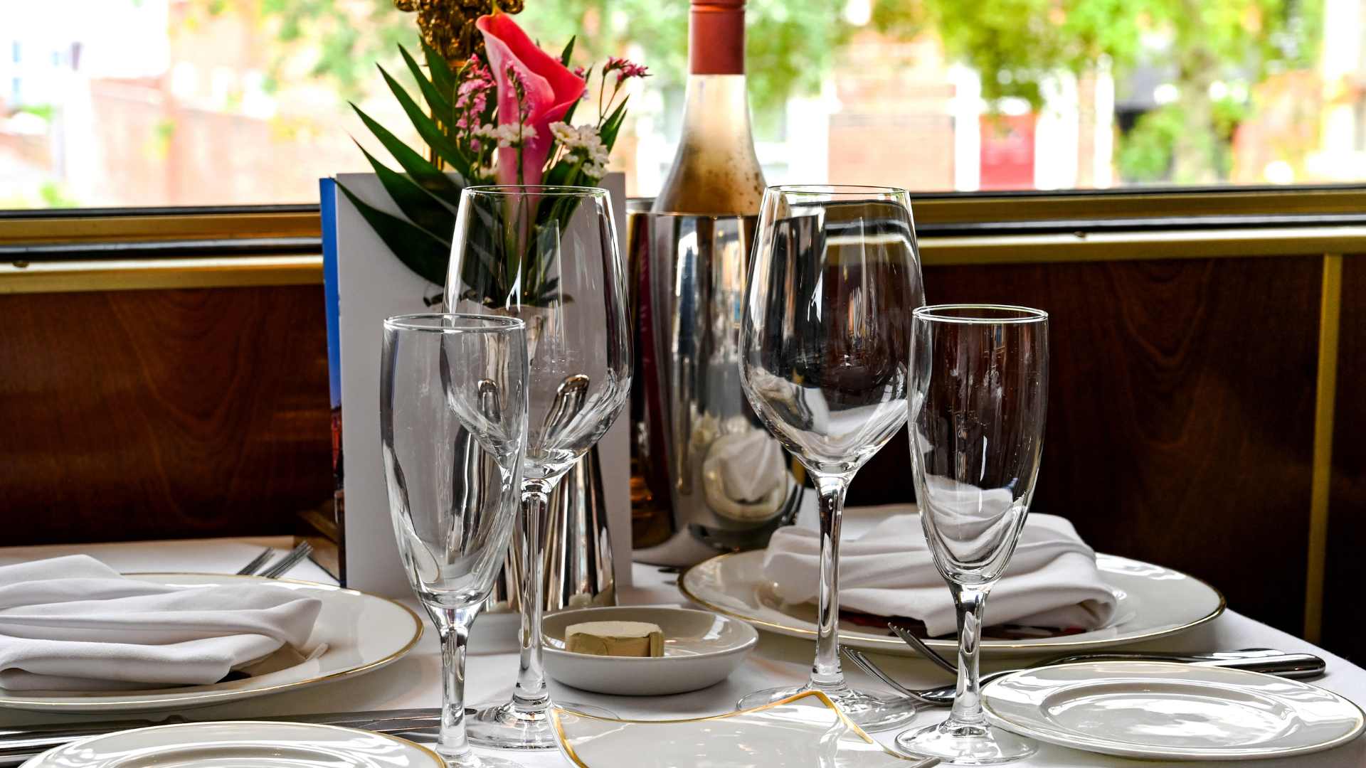 Repas de luxe dans un train