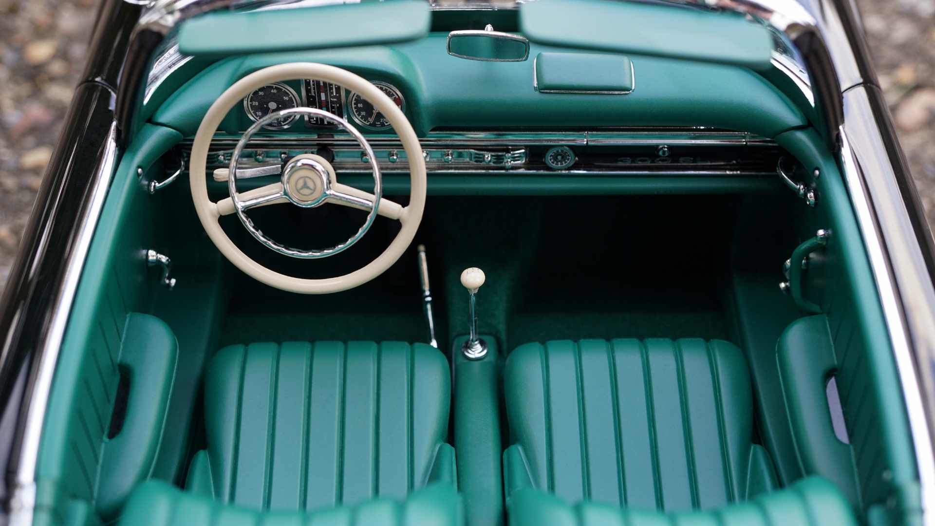 Intérieur d'une voiture Mercedes vintage
